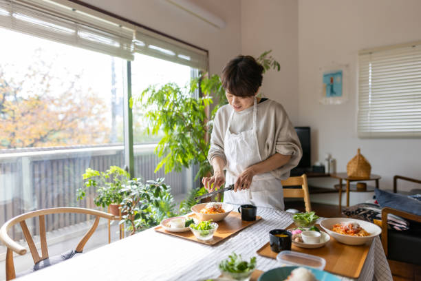 料理をする人